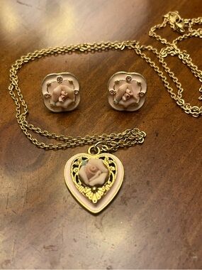 1928 Vintage Golden Heart Necklace with Earring Set